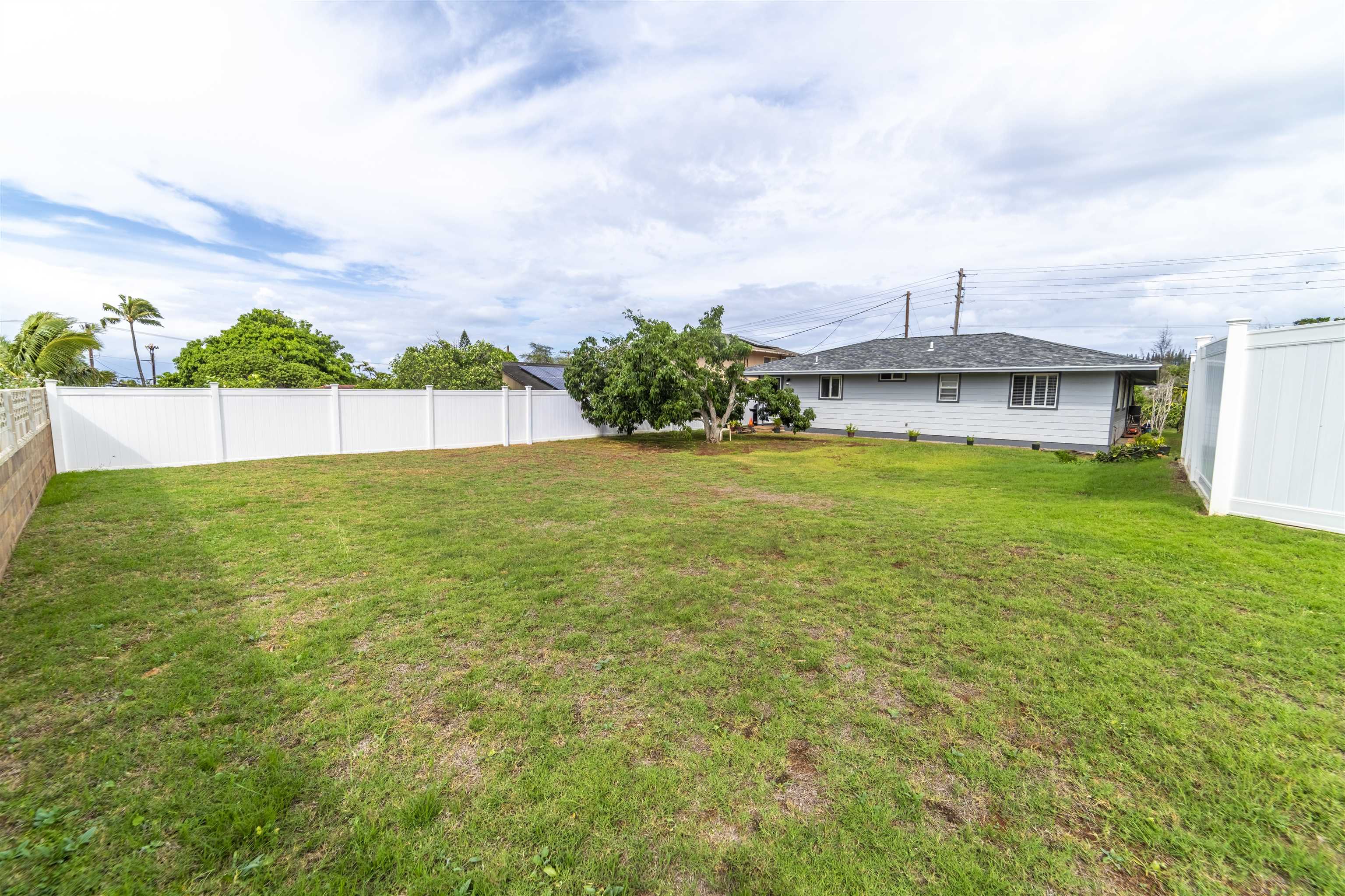 5332 Lower Honoapiilani Road Lahaina, HI 96761 - Photo 22 of 36 Backyard & Back of House