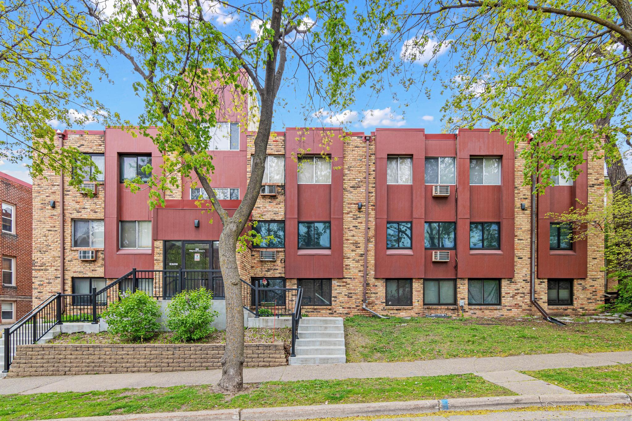520 Ridgewood Avenue, Unit 3 Minneapolis, MN 55403 - Photo 1 of 15