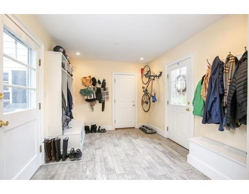 21 Lawrence Lane Lexington, MA 02421 - Photo 17 of 18 a view of a living room