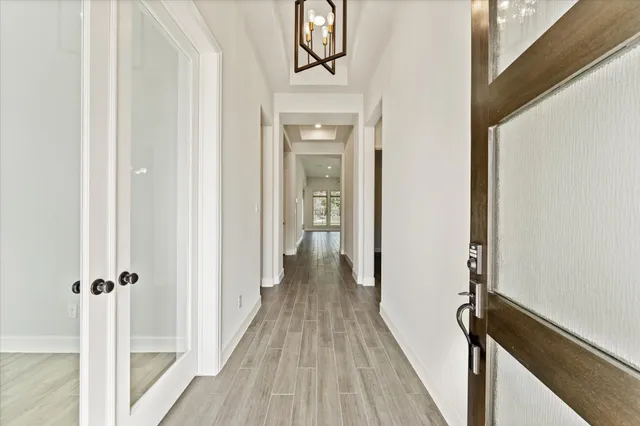 a view of a livingroom with furniture and a ceiling fan