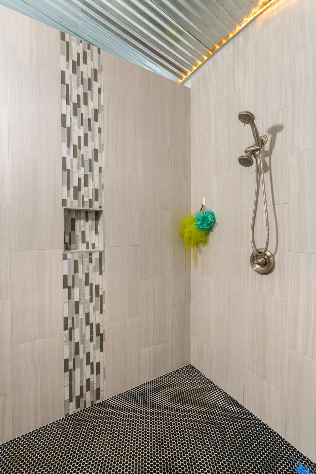 180 Henly Loop Dripping Springs, TX 78620 - Photo 34 of 38 a view of a hallway