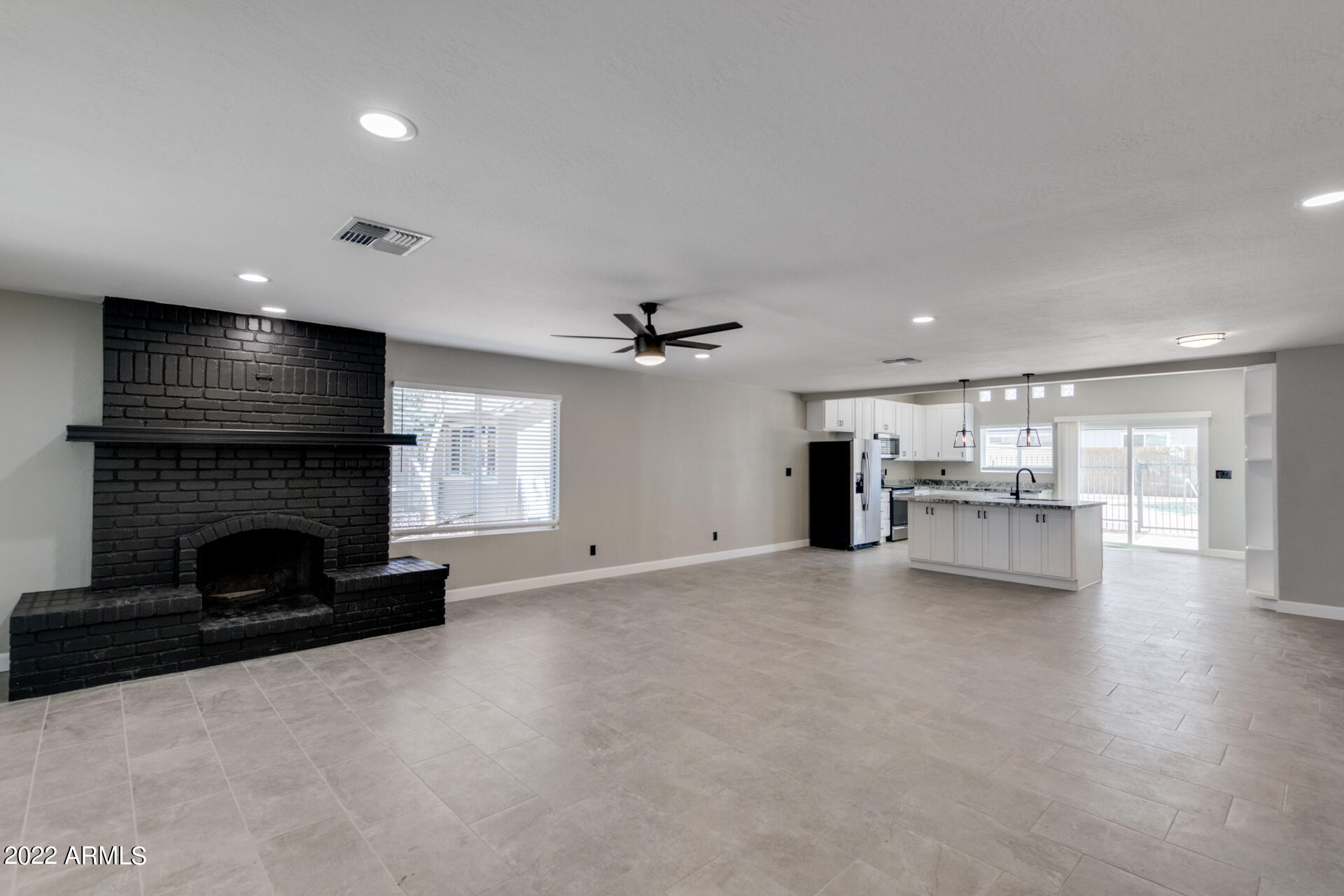 4007 East Apollo Road Phoenix, AZ 85042 - Photo 2 of 17 05 - Apollo