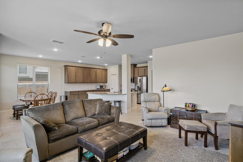 4102 Sublett Way Kaufman, TX 75142 - Photo 12 of 40 Living area featuring ceiling fan and recessed lighting