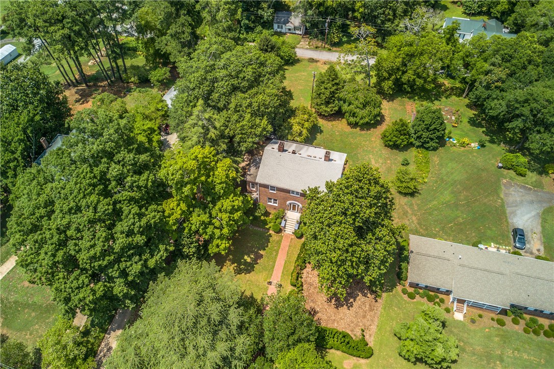 181 East Queen Street Pendleton, SC 29670 - Photo 8 of 50 View of grounds - 1.06 acres!