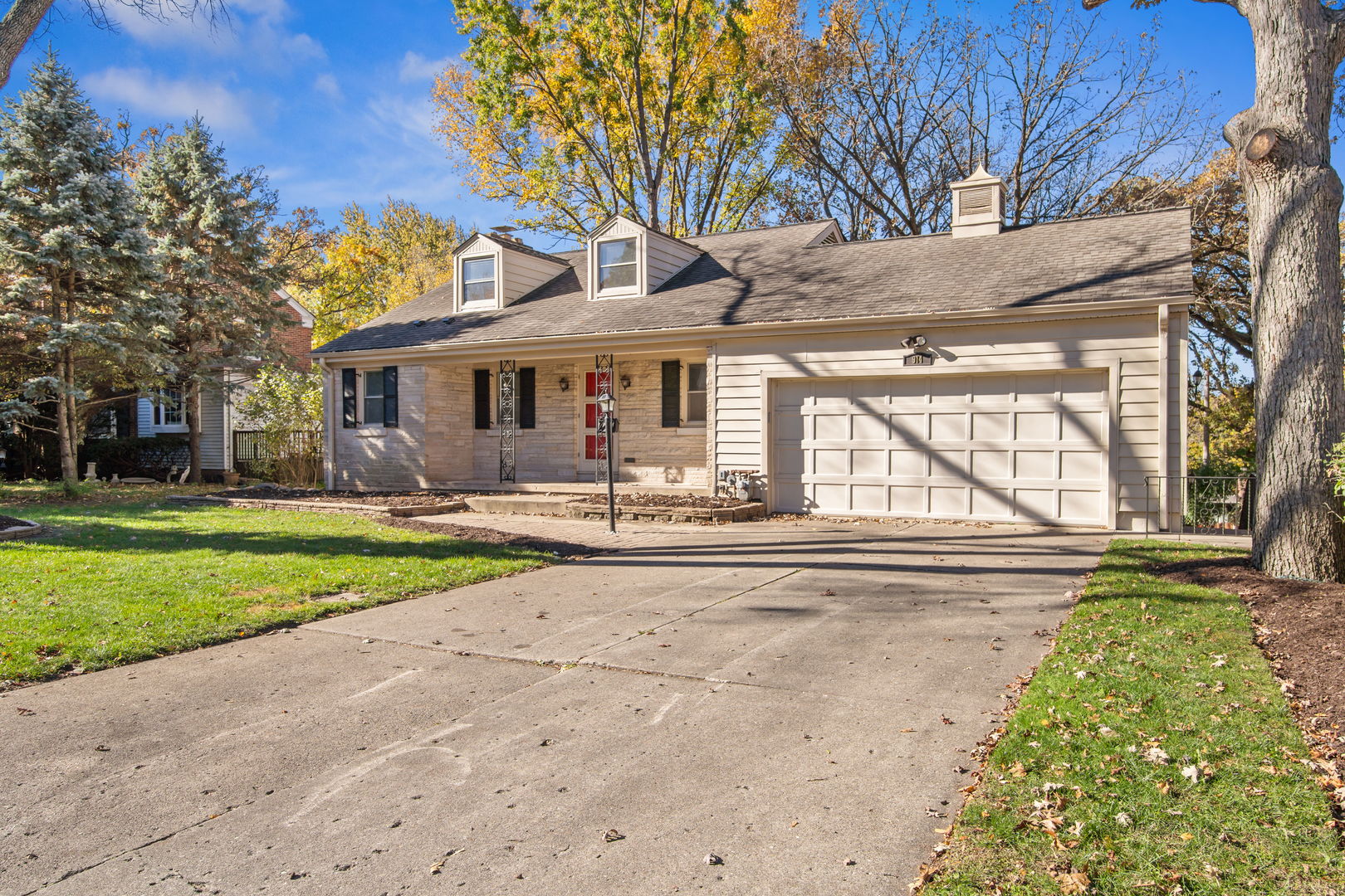 914 Brook Street Elgin, IL 60120 - Photo 1 of 21 a front view of house with yard and green space