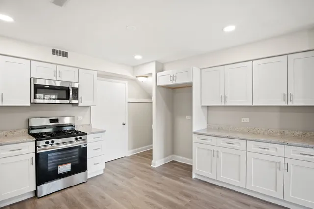 $285,000 | 914 Brook Street, Elgin, IL 60120