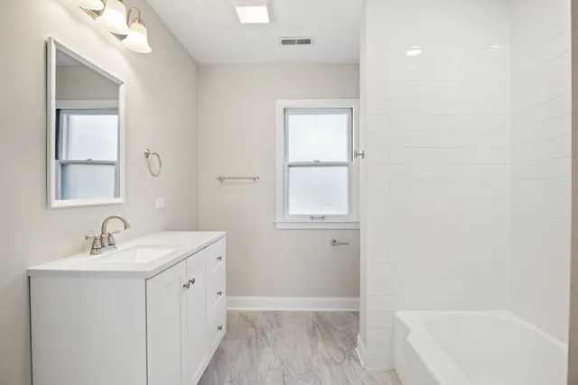 $285,000 | 914 Brook Street, Elgin, IL 60120