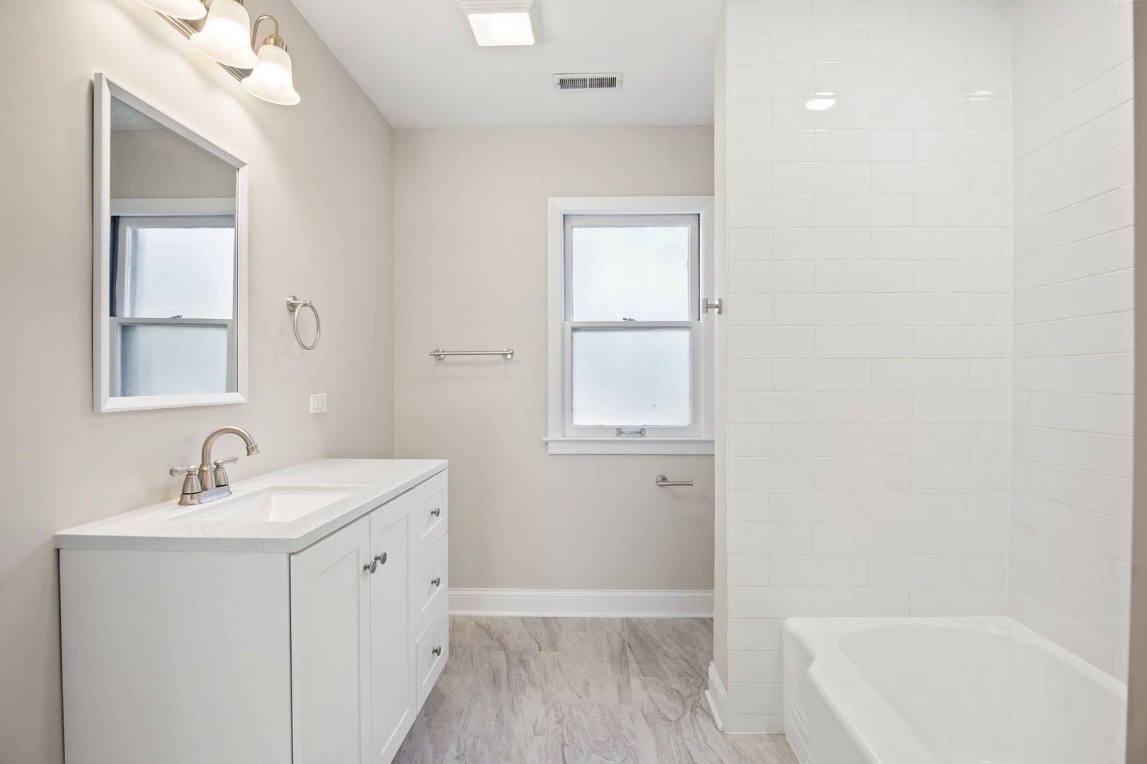914 Brook Street Elgin, IL 60120 - Photo 17 of 21 a bathroom with a sink a mirror and a bathtub