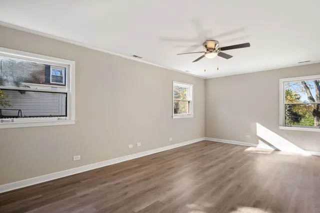 $285,000 | 914 Brook Street, Elgin, IL 60120