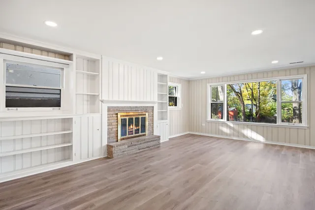 $285,000 | 914 Brook Street, Elgin, IL 60120