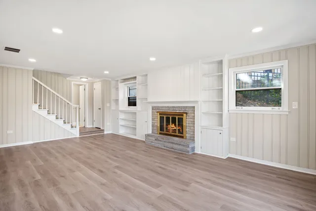 $285,000 | 914 Brook Street, Elgin, IL 60120