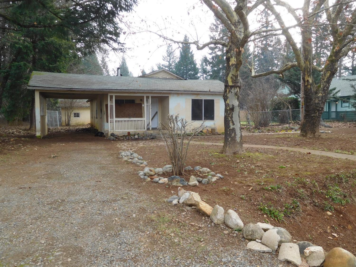 321 South Old Stage Road Cave Junction, OR 97523 - Photo 1 of 8 Full frontal view of home.