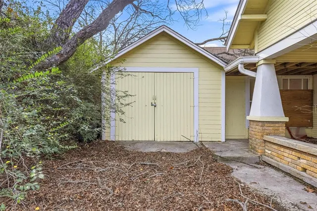 a view of backyard of house