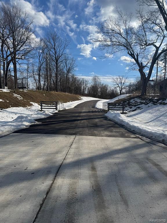 4040 Metamora Ridge Road Oxford, MI 48371 - Photo 1 of 3