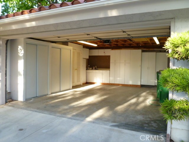 48 Cedar Tree Lane Irvine, CA 92612 - Photo 39 of 52 a view of a garage