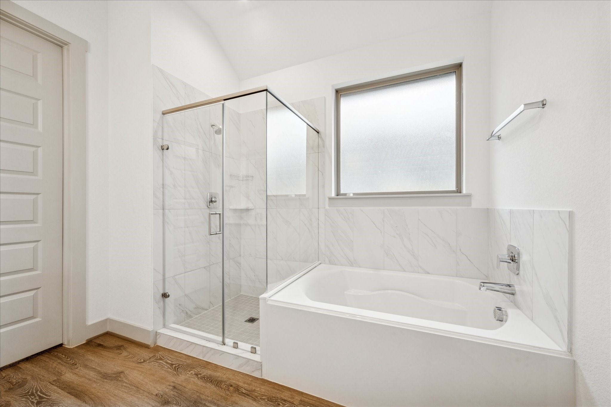 2550 Austin Trail Friendswood, TX 77546 - Photo 19 of 35 Tub/Shower in the primary bathroom.