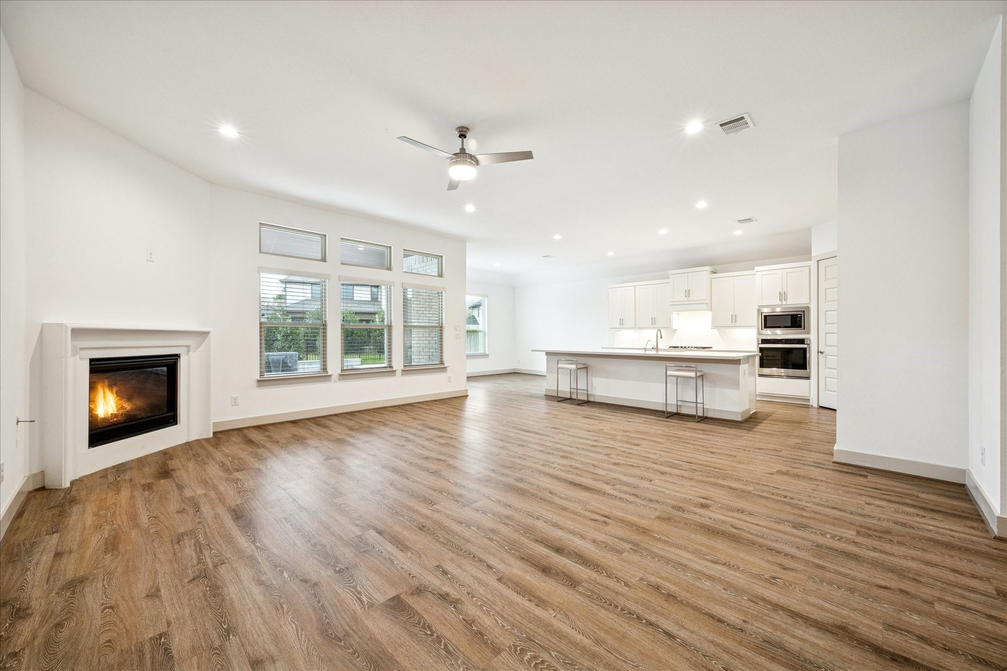 2550 Austin Trail Friendswood, TX 77546 - Photo 4 of 35 The family room is open to the kitchen.