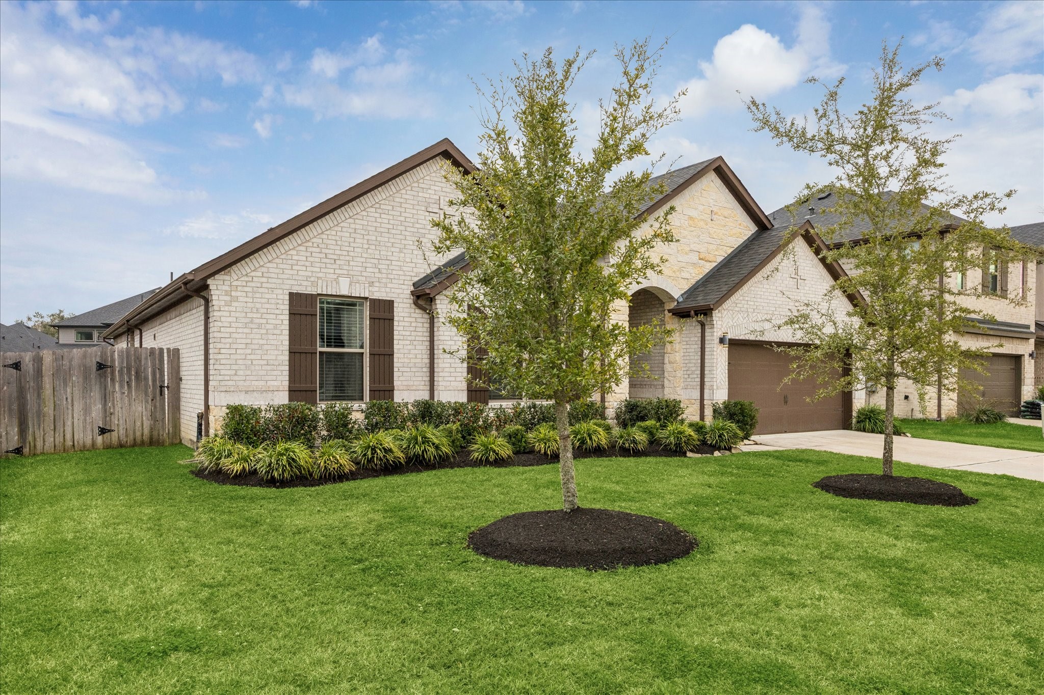 2550 Austin Trail Friendswood, TX 77546 - Photo 7 of 35 Another view of the front of the house.