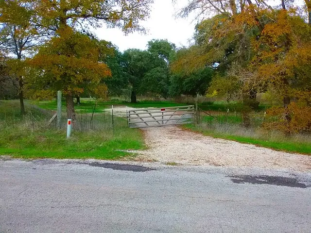 $224,500 | 135 Ann Powell Road, Smithville, TX 78957
