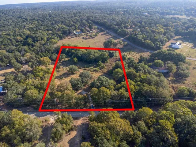 $224,500 | 135 Ann Powell Road, Smithville, TX 78957