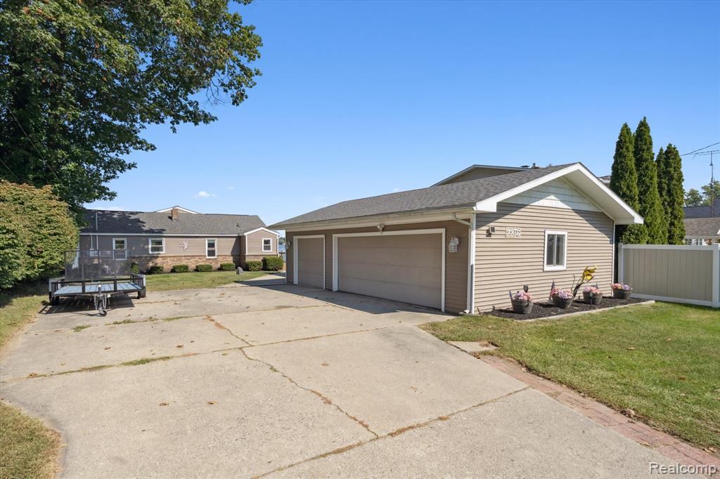 2236 Grove Park Road Fenton, MI 48430 - Photo 31 of 50