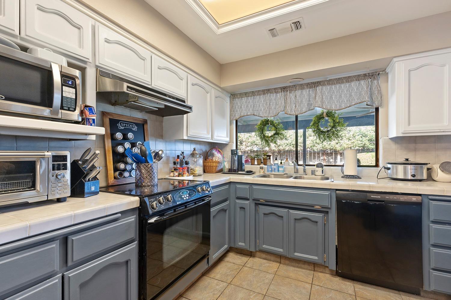 1348 North Steven Avenue Reedley, CA 93654 - Photo 8 of 21 Gallery Image 8