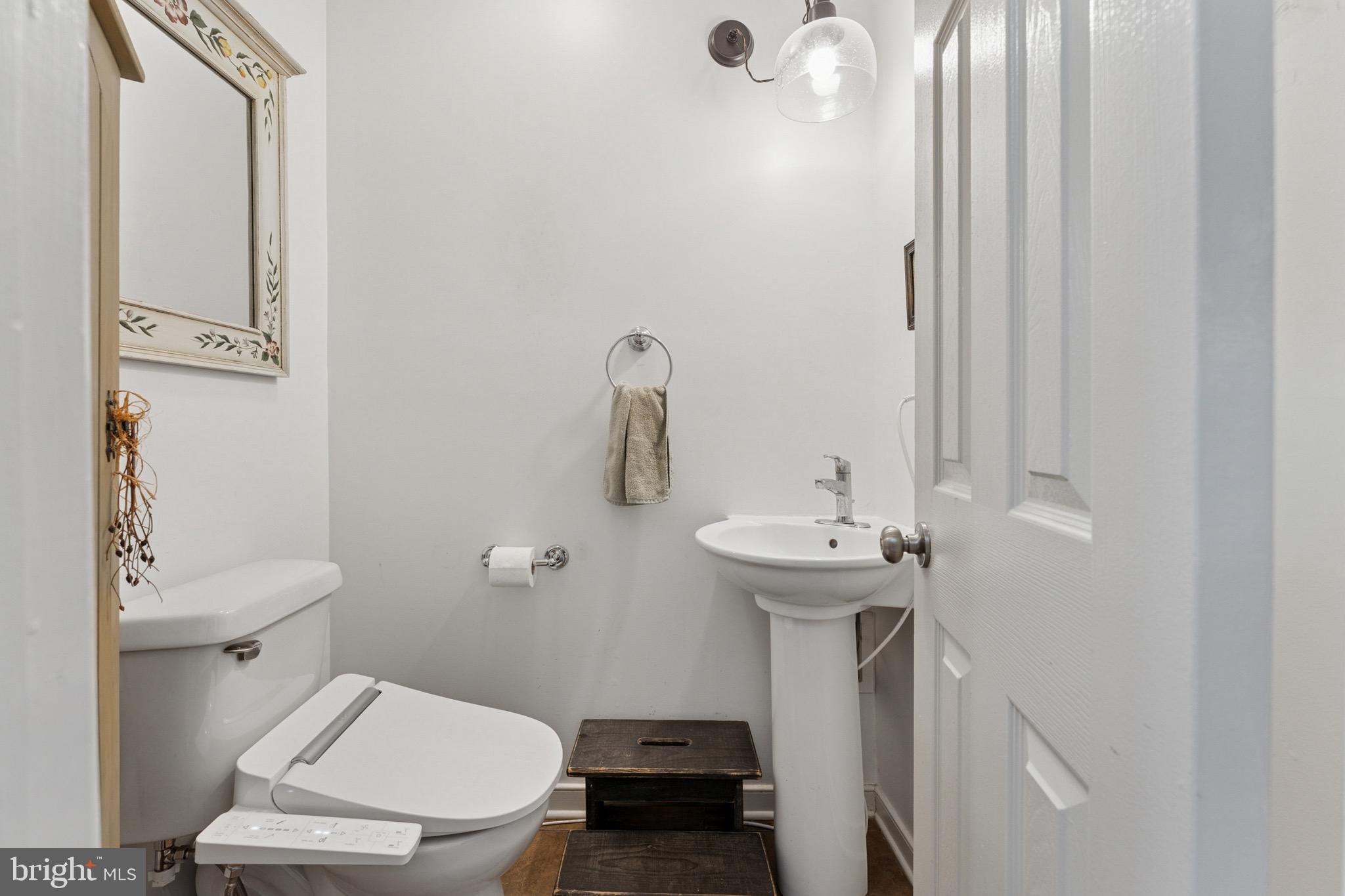 8158 Tate Road Ruther Glen, VA 22546 - Photo 25 of 73 Main Level Powder Room