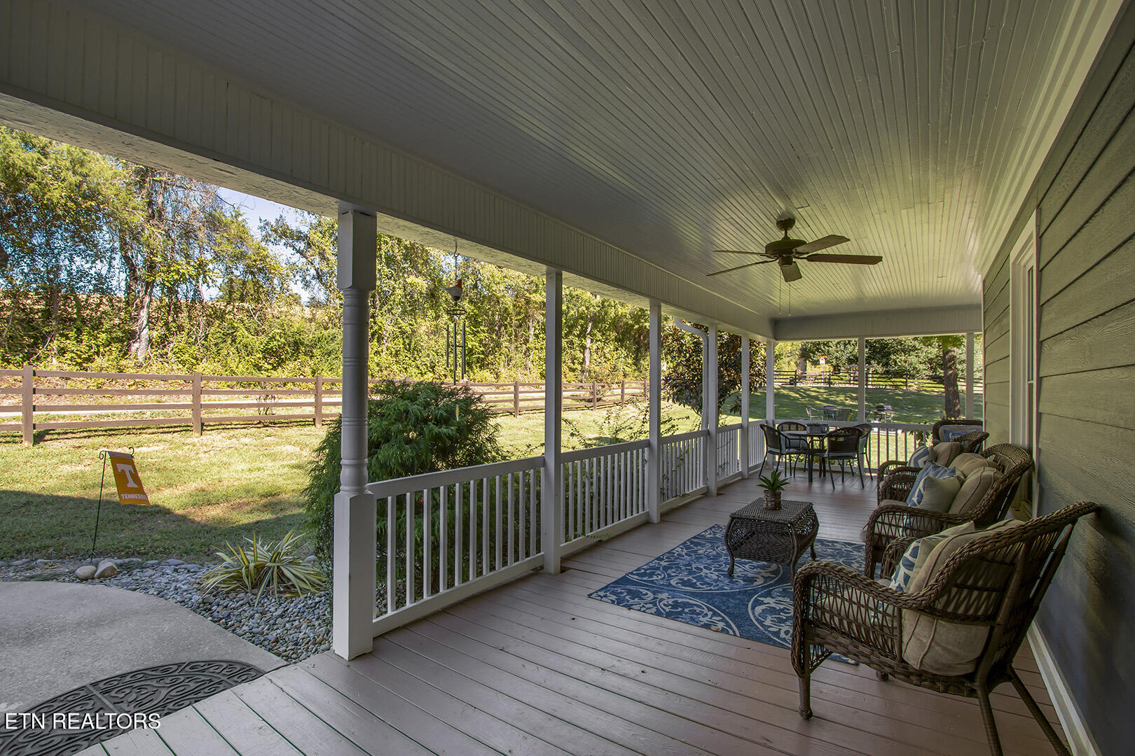 03_KodakRoad_9604_FrontPorch01