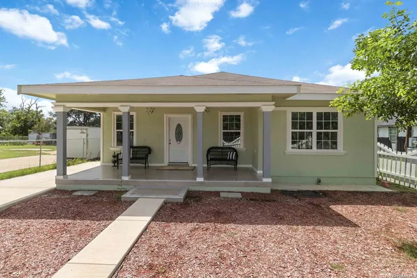 $269,000 | 1615 Hough, Adkins, TX 78101