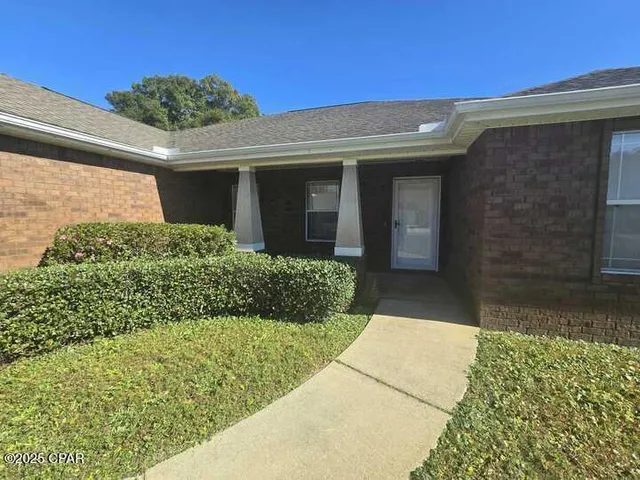 $2,300 | 19 Flamenco Street, Mary Esther, FL 32569