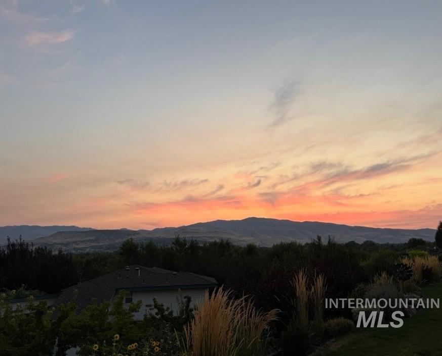 318 East Lake Rim Lane Boise, ID 83706 - Photo 1 of 50