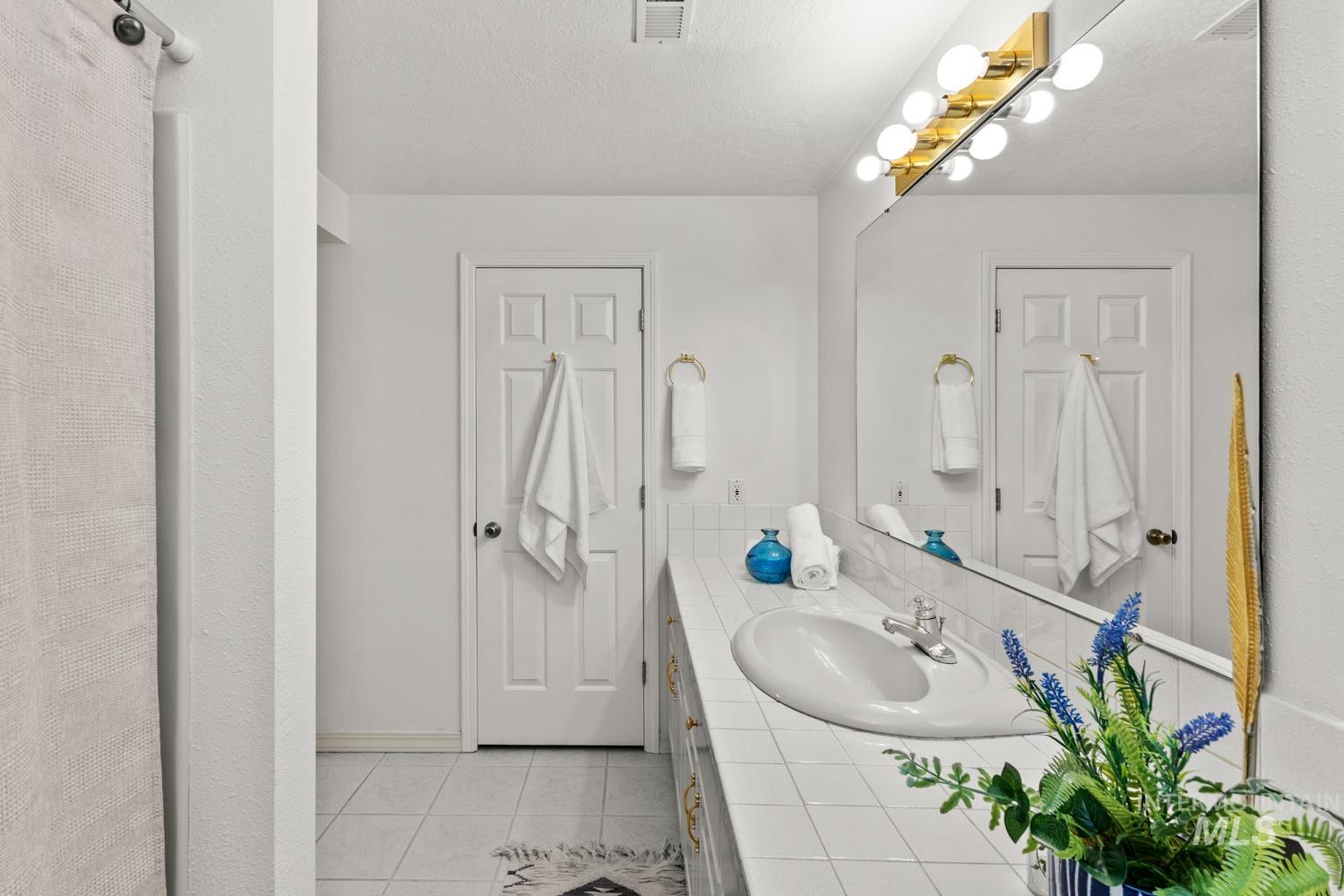 318 East Lake Rim Lane Boise, ID 83706 - Photo 40 of 50