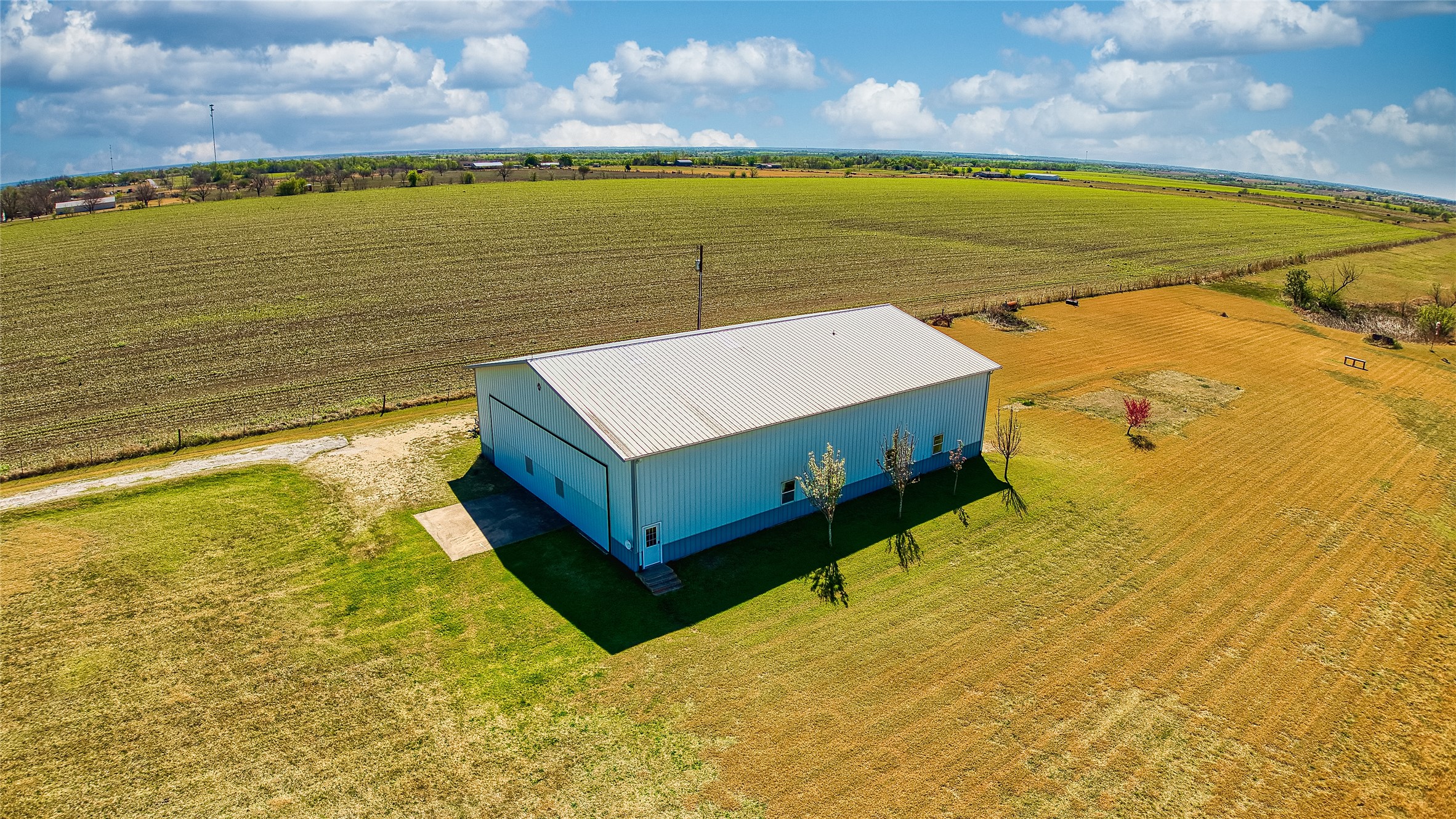 1005 East Buttercup Road Taylor, TX 76574 - Photo 5 of 38 a view of an ocean