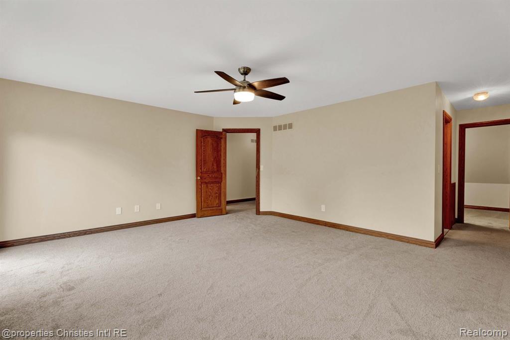 2411 Rochelle Park Drive Rochester Hills, MI 48309 - Photo 22 of 41