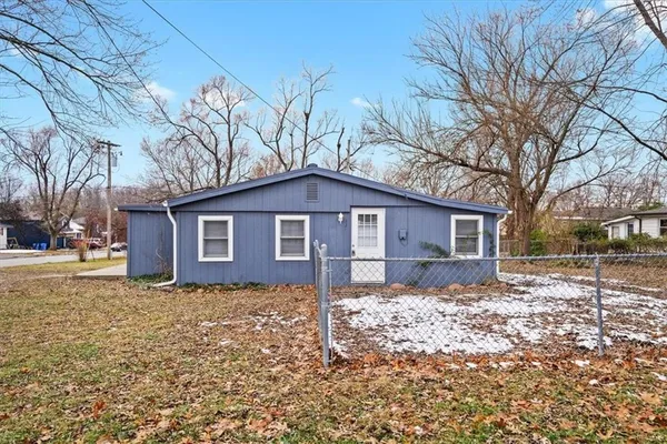 $164,900 | 126 Village Street, Tonganoxie, KS 66086