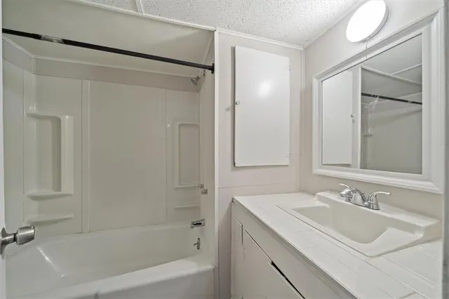 $169,900 | 126 Village Street, Tonganoxie, KS 66086