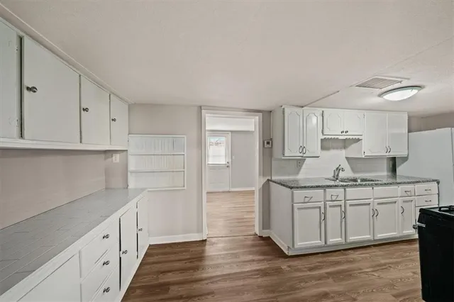 $169,900 | 126 Village Street, Tonganoxie, KS 66086