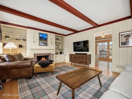 $465,000 | 671 Prairie Avenue, Glen Ellyn, IL 60137