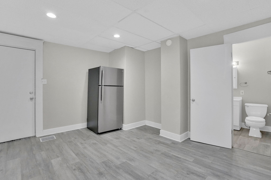 52 Thompson Street Springfield, MA 01109 - Photo 19 of 37 Gallery Image 19