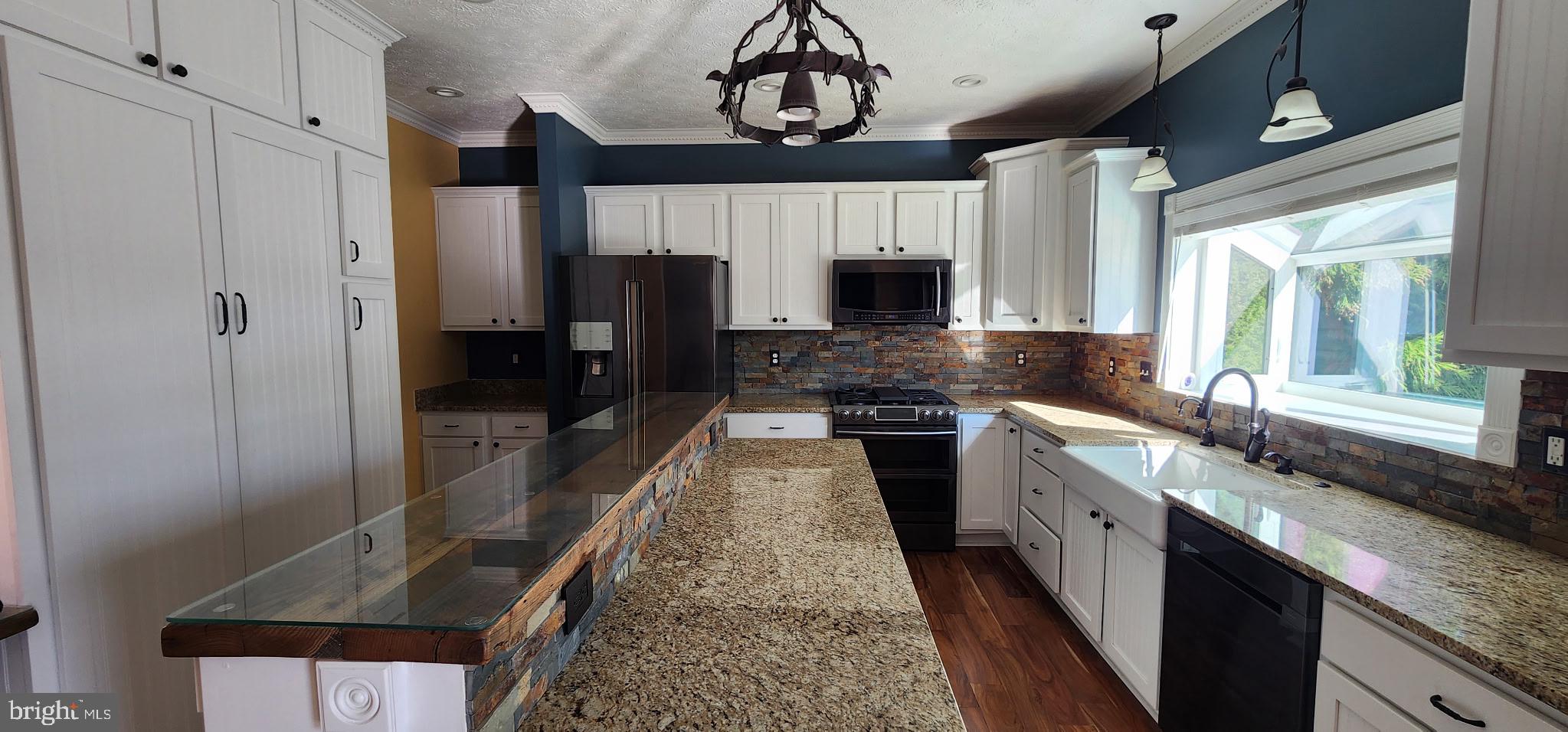35175 Pheasant Ridge Road Locust Grove, VA 22508 - Photo 70 of 80 Modern kitchen with elegant finishes.