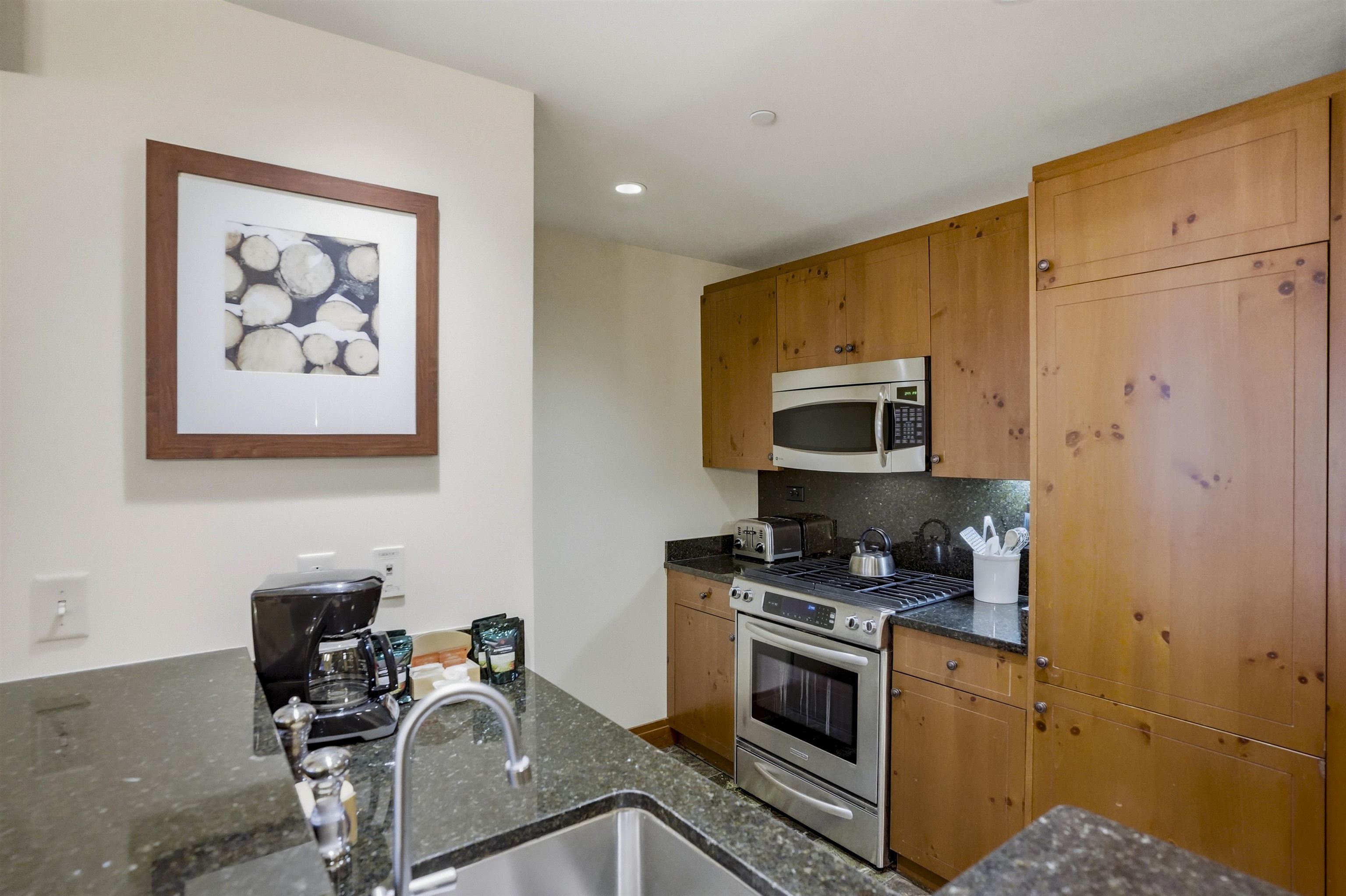 7412 Mountain Road, Unit 132224 Stowe, VT 05672 - Photo 5 of 35