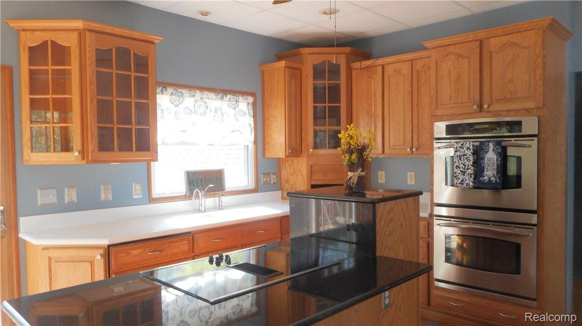35804 John R Street Wayne, MI 48184 - Photo 4 of 80 Stunning kitchen with solid surface counters and builtins