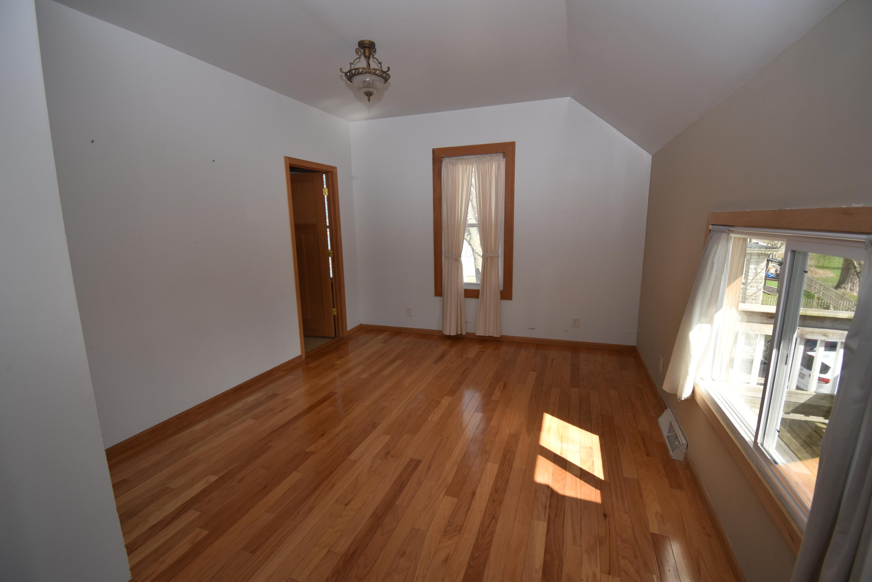 1905 Ehlert Street Racine, WI 53405 - Photo 24 of 29 UL Living/Great room