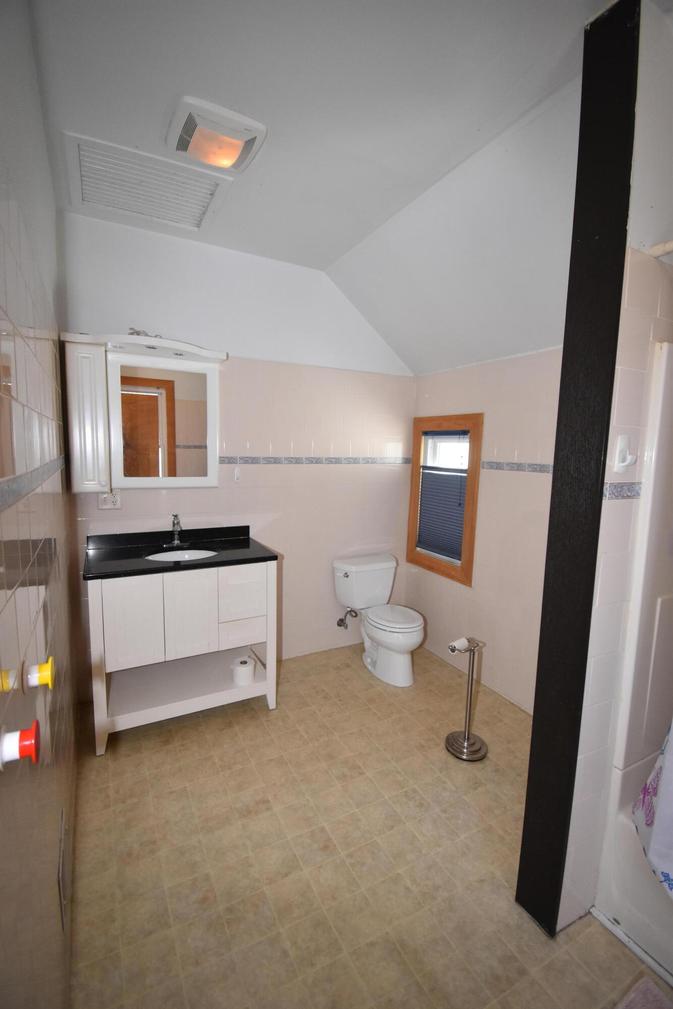 1905 Ehlert Street Racine, WI 53405 - Photo 27 of 29 UL Bathroom