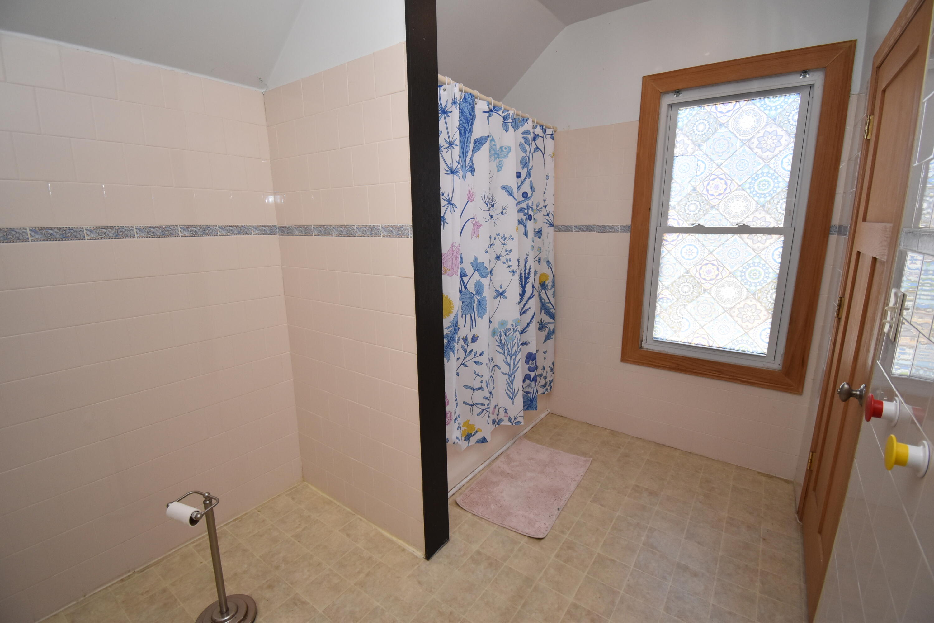1905 Ehlert Street Racine, WI 53405 - Photo 28 of 29 UL Bathroom