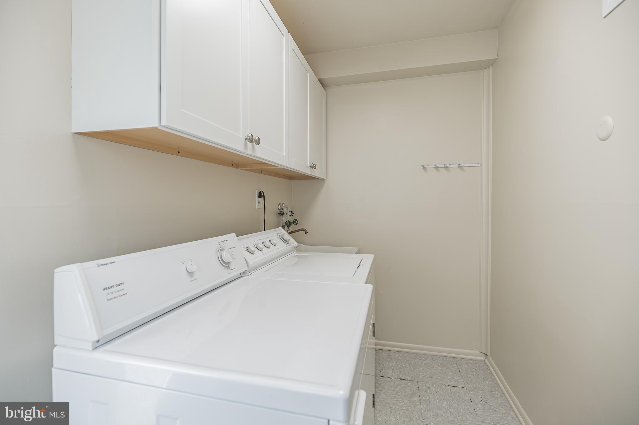 9659 Pine Road Philadelphia, PA 19115 - Photo 25 of 27 a utility room with dryer and washer