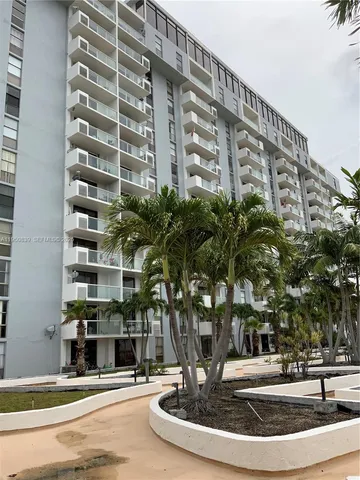 $1,900 | 13499 Biscayne Boulevard, Unit PH1704, North Miami, FL 33181