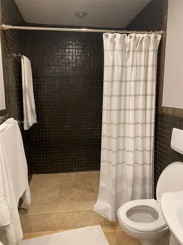 $1,900 | 13499 Biscayne Boulevard, Unit PH1704, North Miami, FL 33181