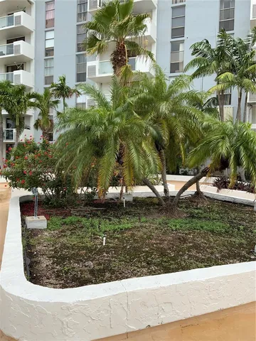 $1,900 | 13499 Biscayne Boulevard, Unit PH1704, North Miami, FL 33181