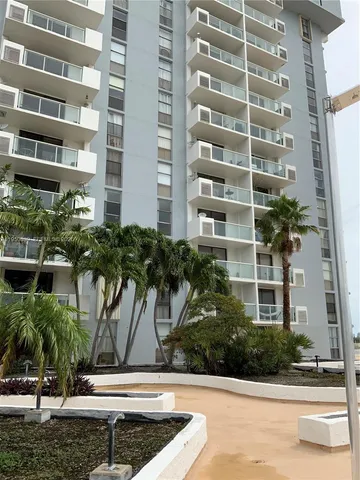 $1,900 | 13499 Biscayne Boulevard, Unit PH1704, North Miami, FL 33181